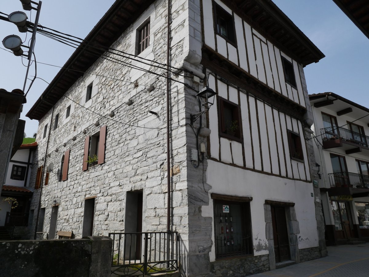 Jauregia etxea, Lesaka