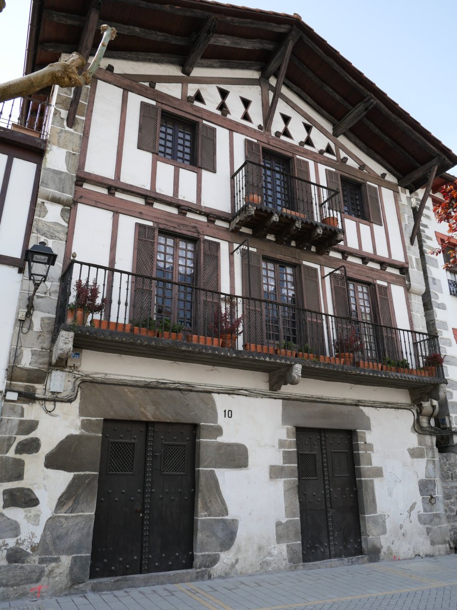 Plaza Zaharreko etxea, Lesaka