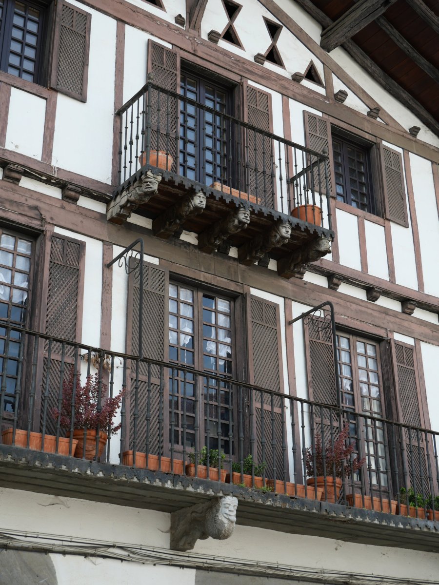 Plaza Zaharreko etxea, Lesaka