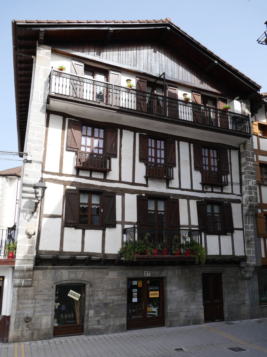 Plaza Zaharreko etxea, Lesaka