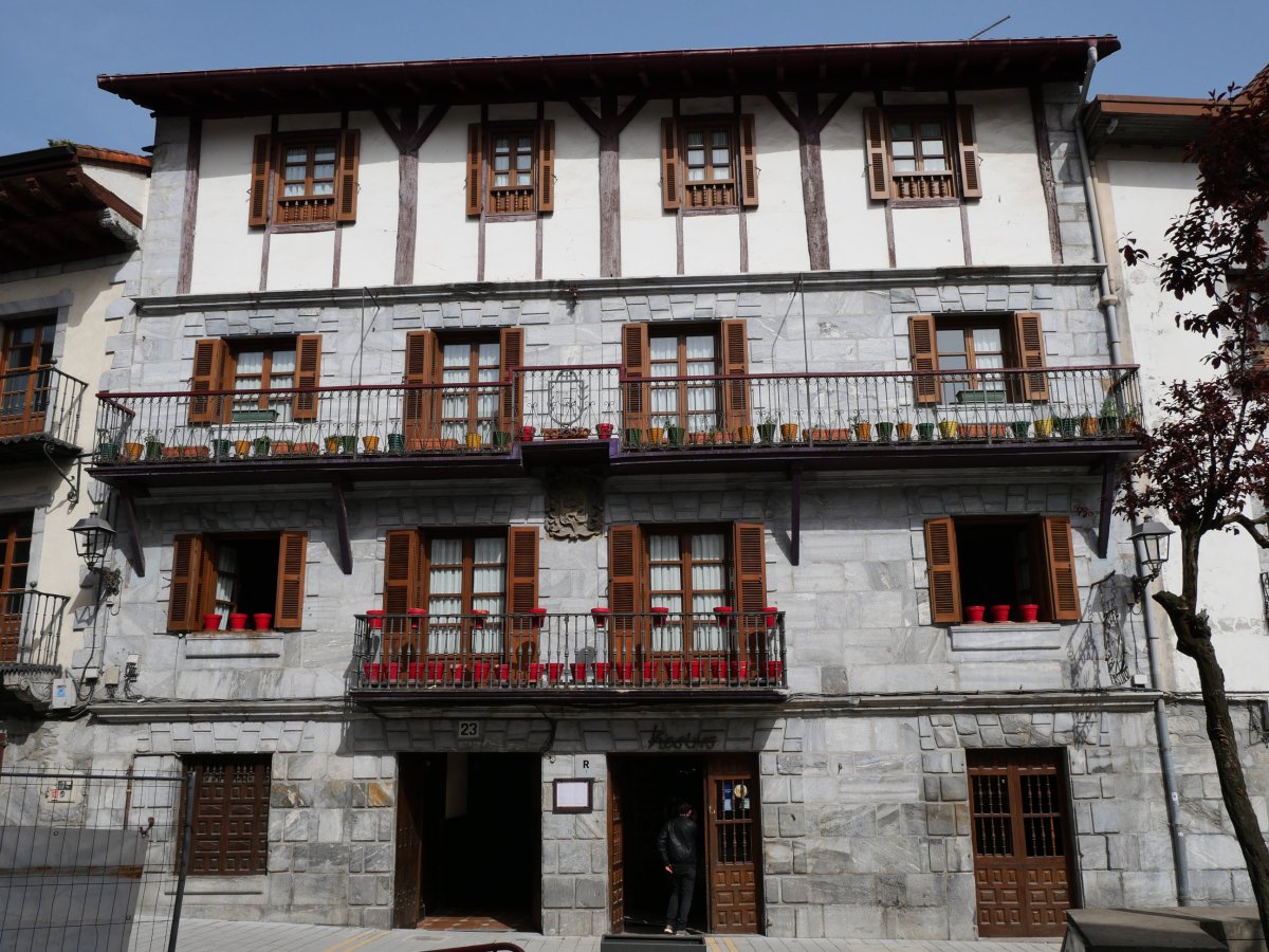 Plaza Zaharreko etxea, Lesaka