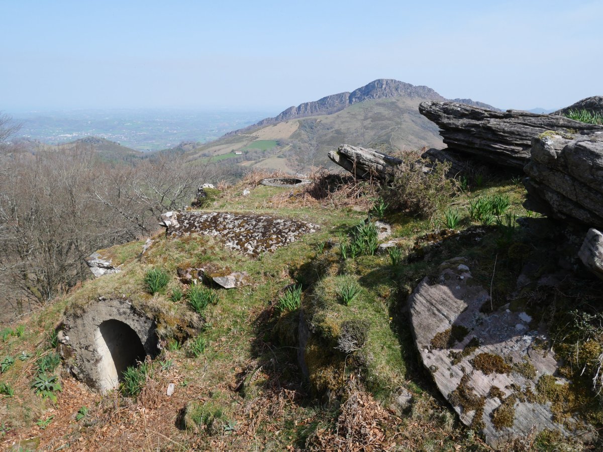Bunkerra Zentinela tontorretik gertu
