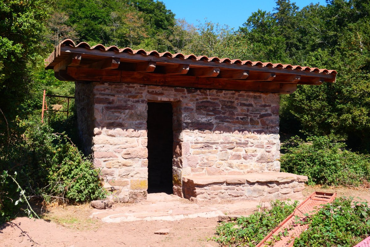 Erdikolarreko aterpea