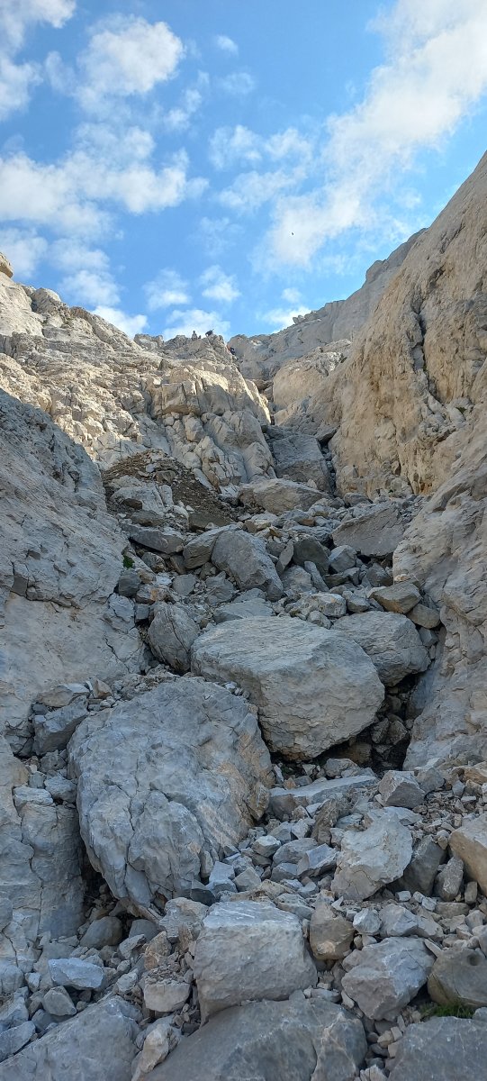 Collarada (2883m) igoerako azken kanala