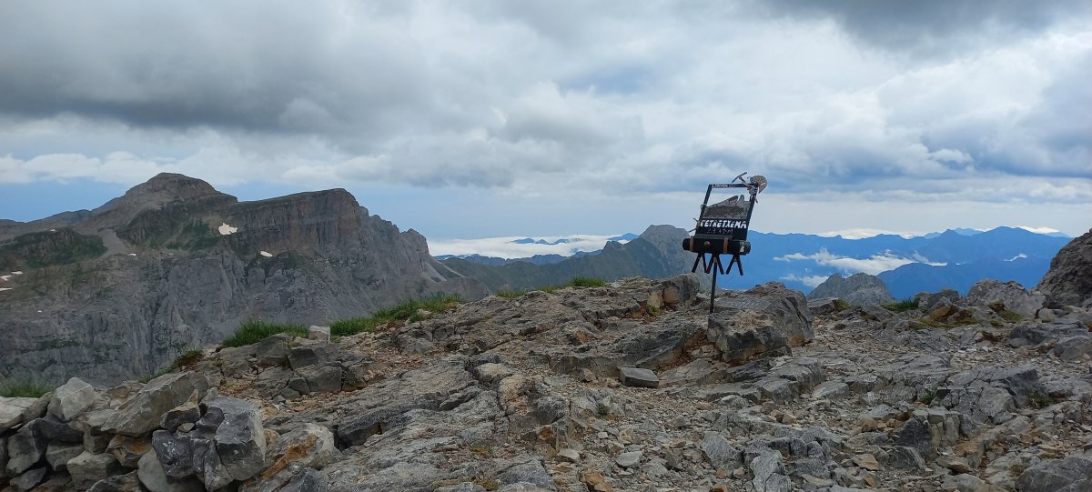 Petretxema (2366m) tontorra eta postontzia