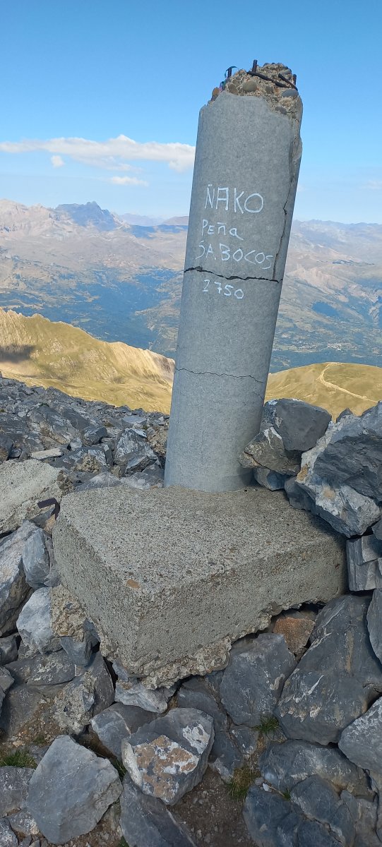 Sabocos (2757m) tontorreko erpin geodesikoa