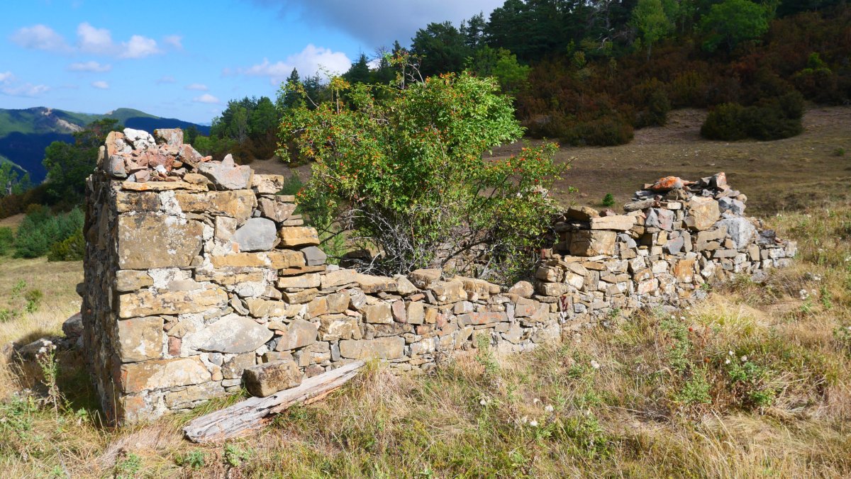 Mugetako borda, HMko isurialdean