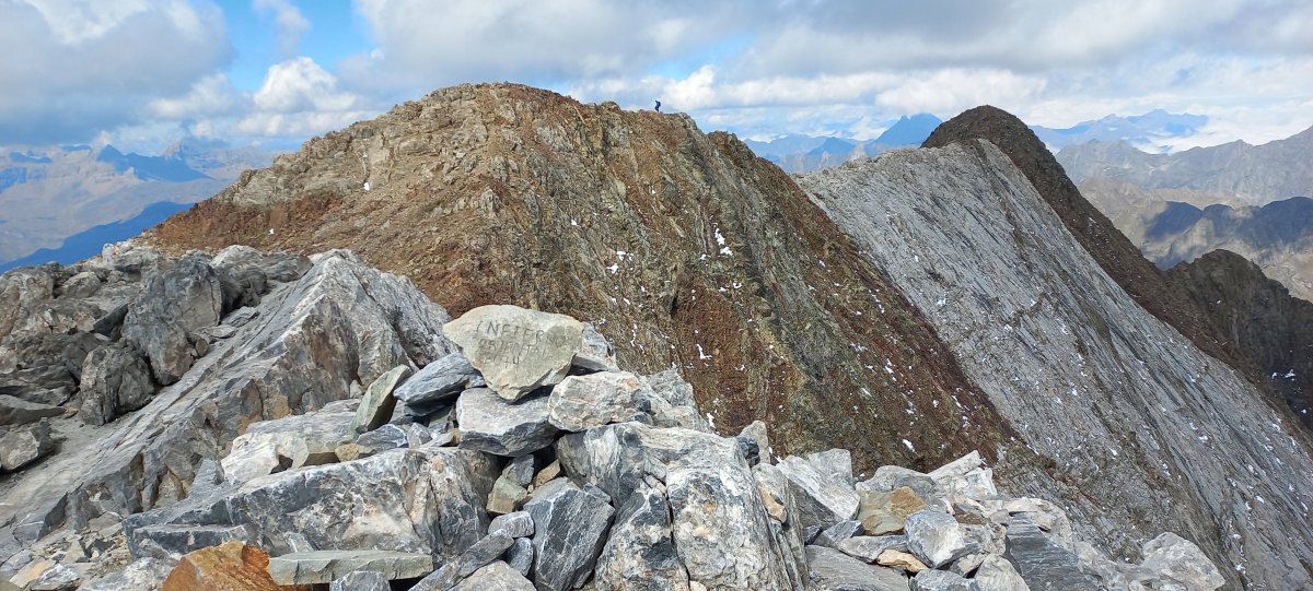 Infernuak Ek. (3078m) marmolezko gandorra E.-tik