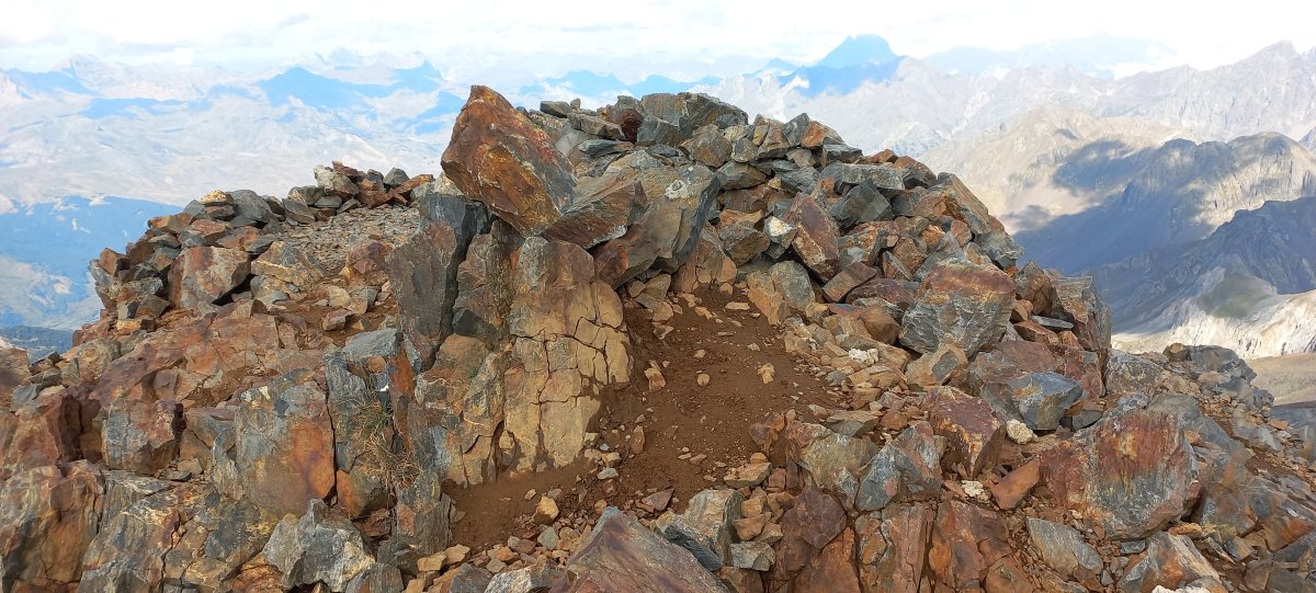 Infernuak M. (3073m) mendebaldeko tontorra