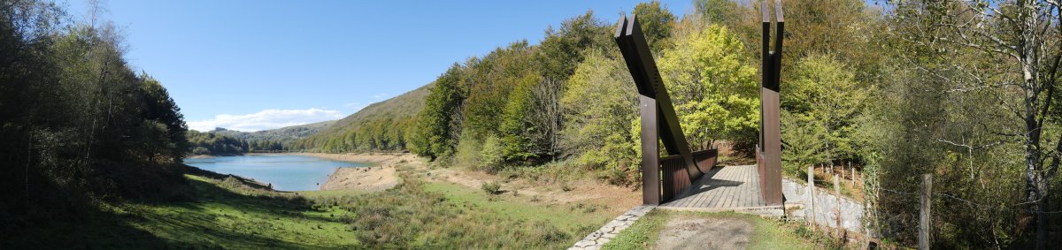 Lareoko urtegia eta bere zurezko zubi famatua