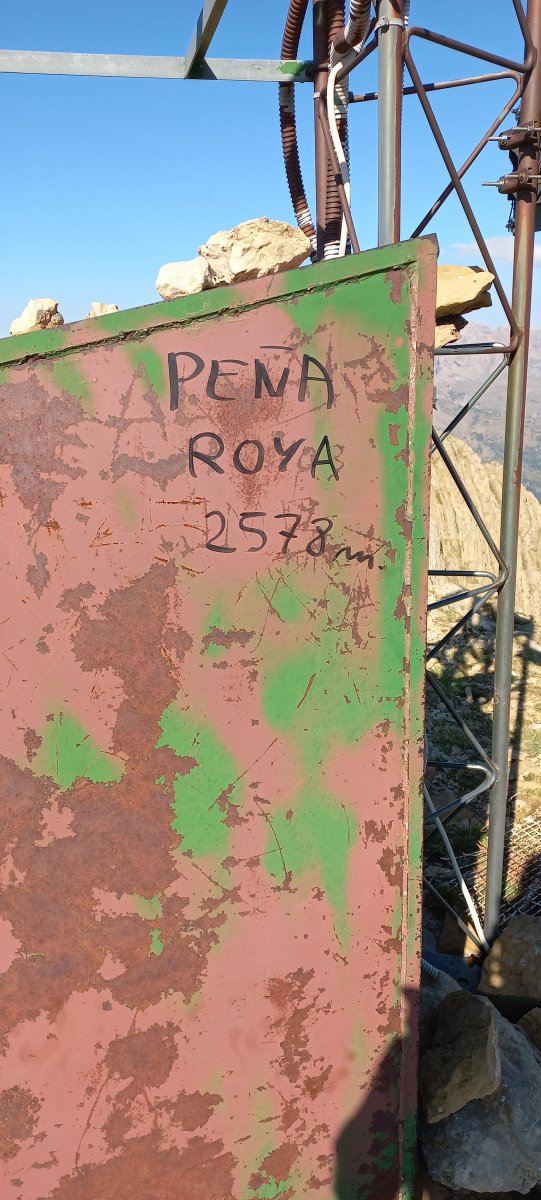 Peña Roya (2578m) tontorra