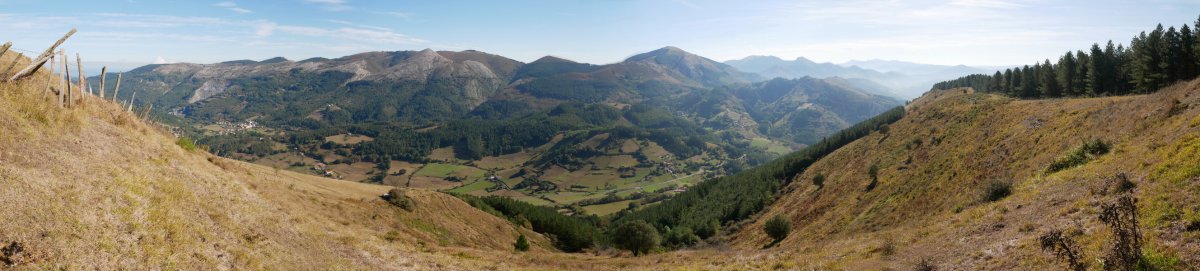 arrearen ekialdeko magaletik igotzen den bidetik ikuspegi zabala