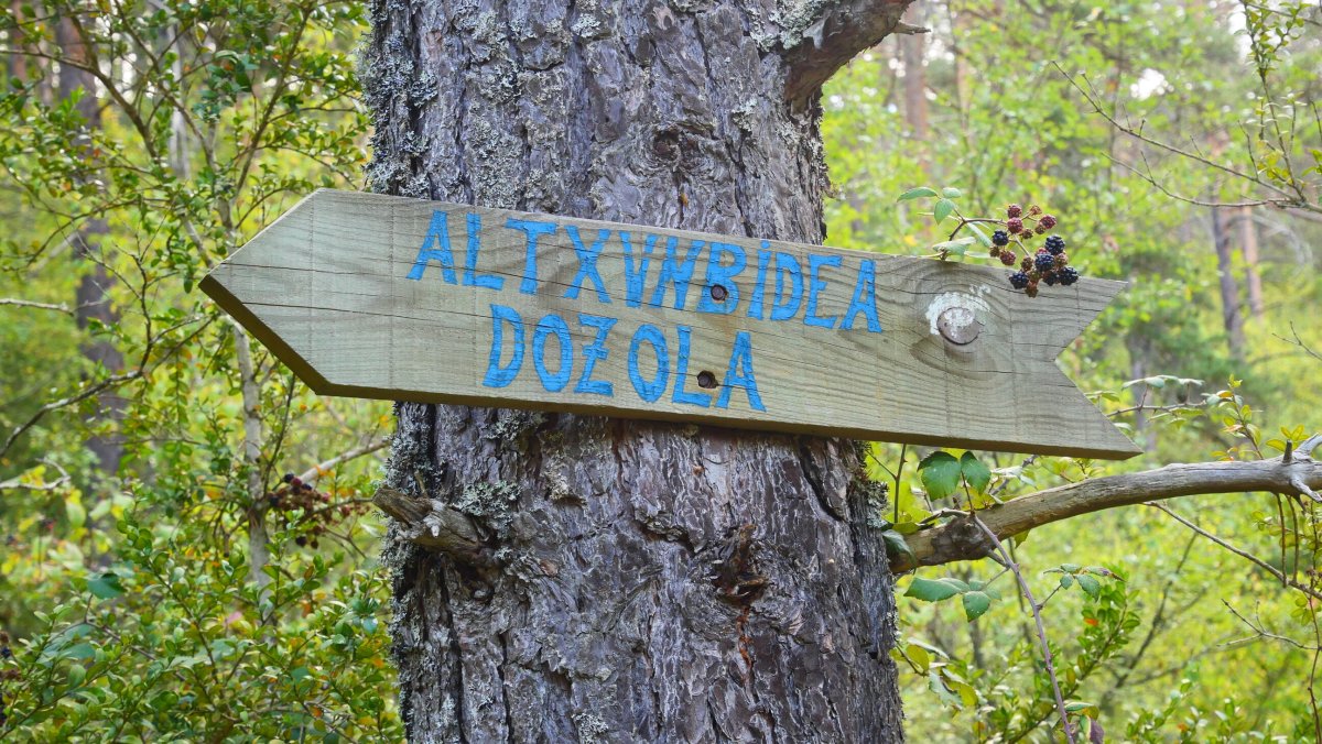 Igoerako bidea erakusten duen seinalea