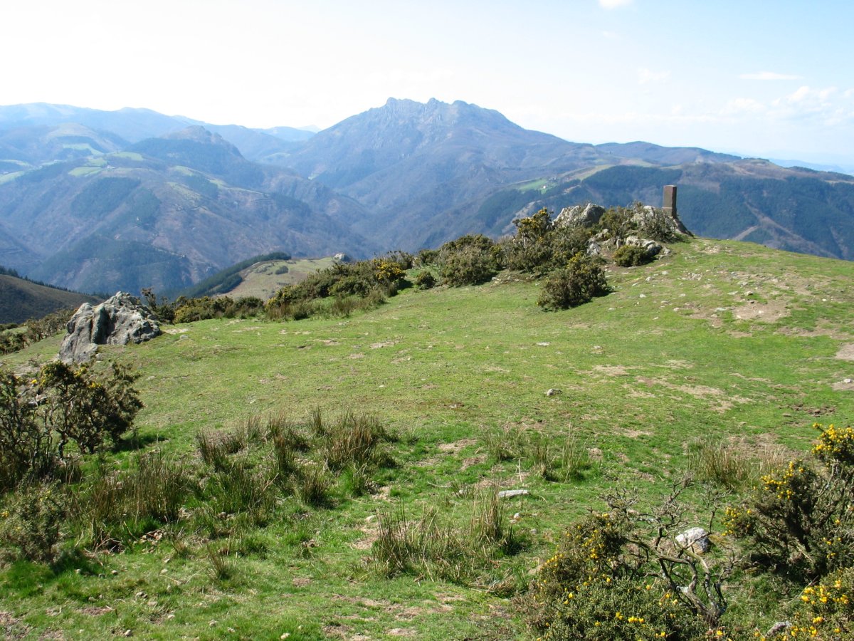 R8 mugarria, Zigorriaga