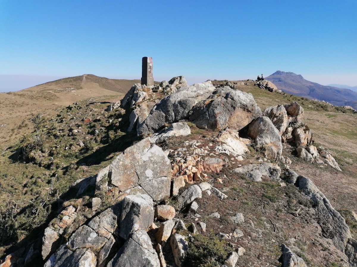 R8 mugarria, Zigorriaga