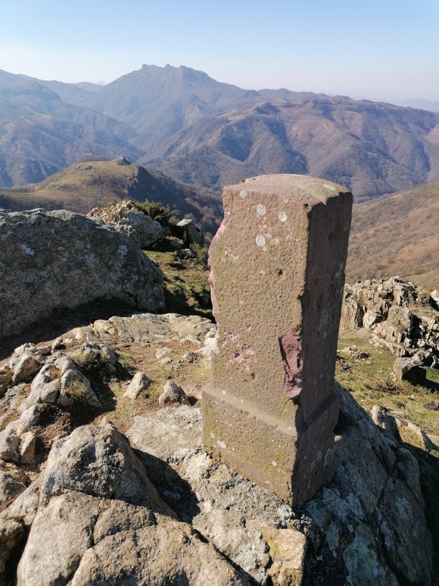 R8 mugarria, Zigorriaga