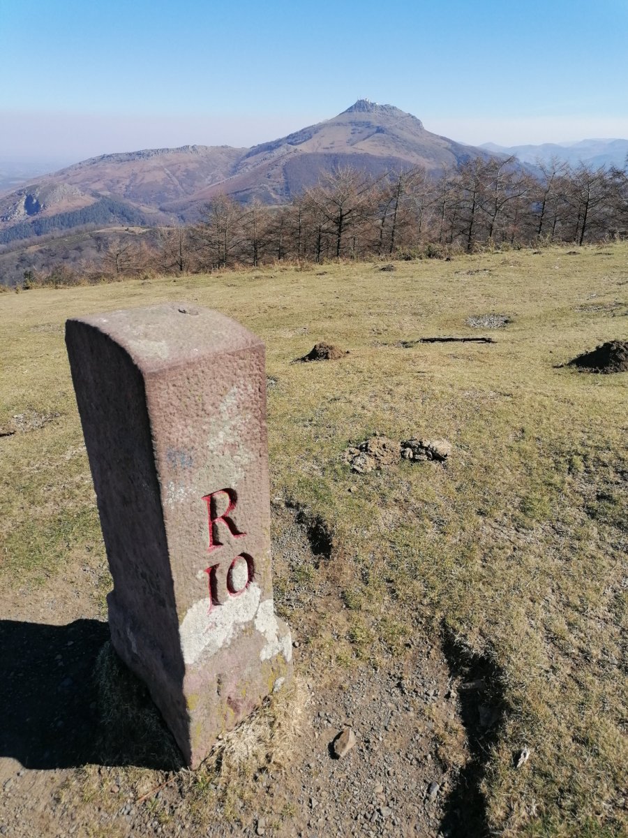 R10 mugarria, Manddale