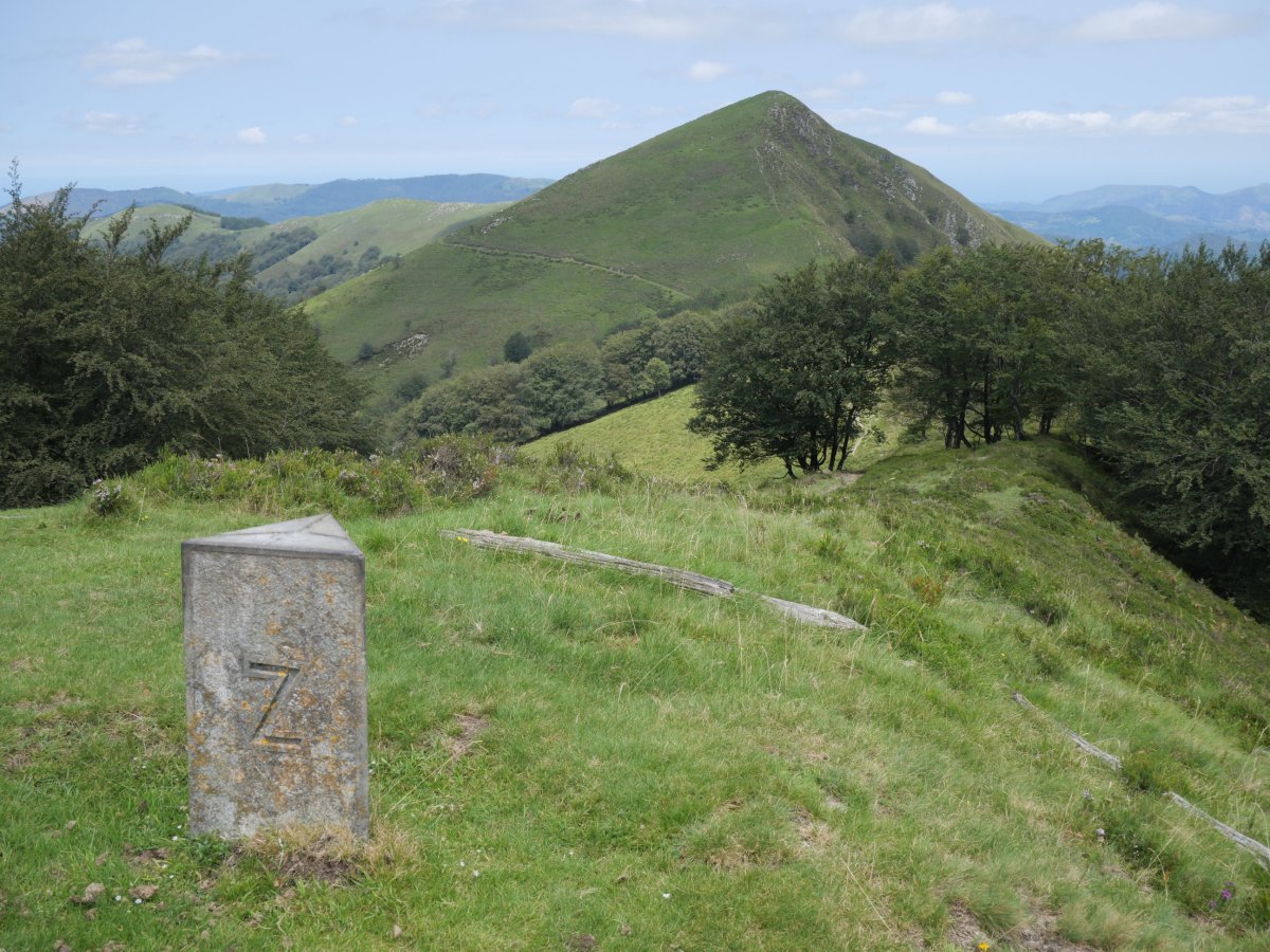 Komizko Gaina Goizueta, Arantza eta Zubieta arteko mugarritik