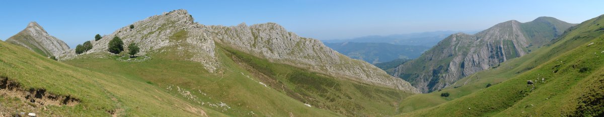 Larrunarri, Etitzegi eta Larraone, hegoaldetik