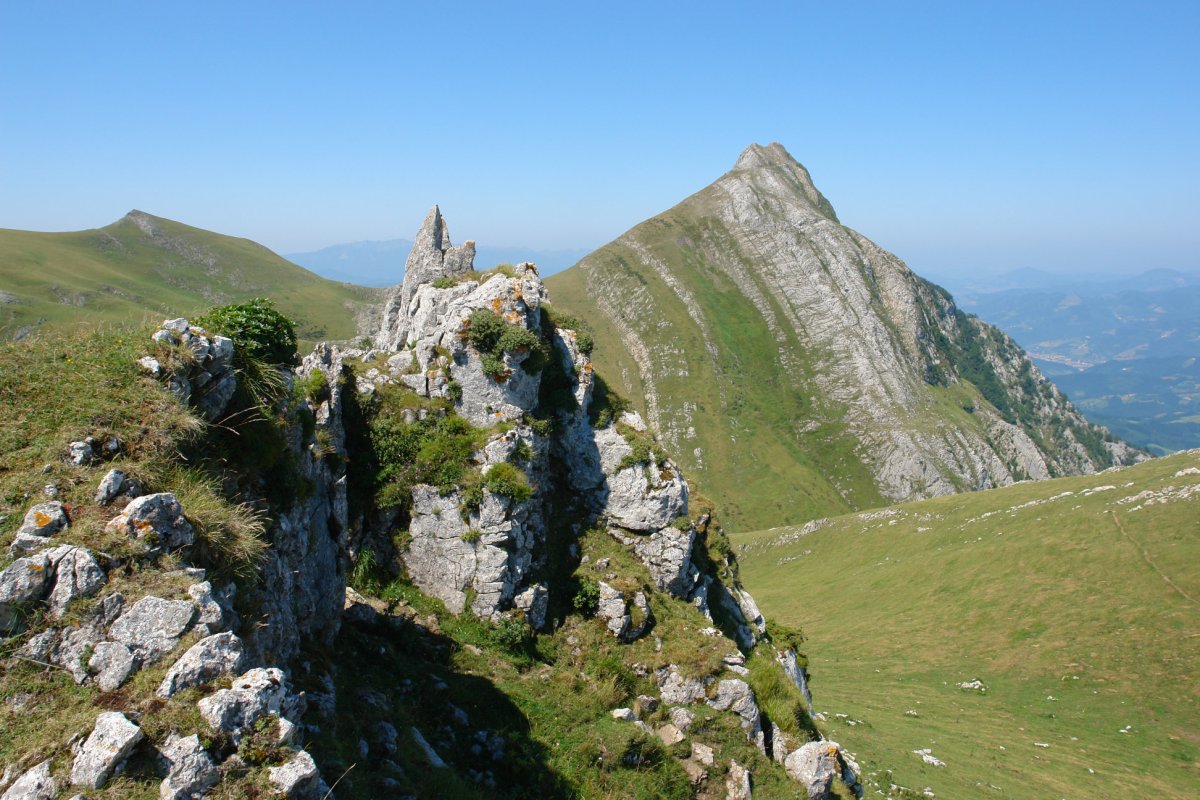 Etitzegi tontorra eta Larrunarri