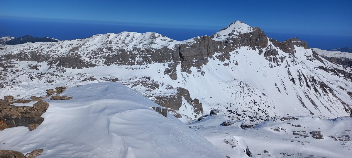 Hiru Erregeen Mahaia (2446m) Auñamendira aldeko ikuspegia