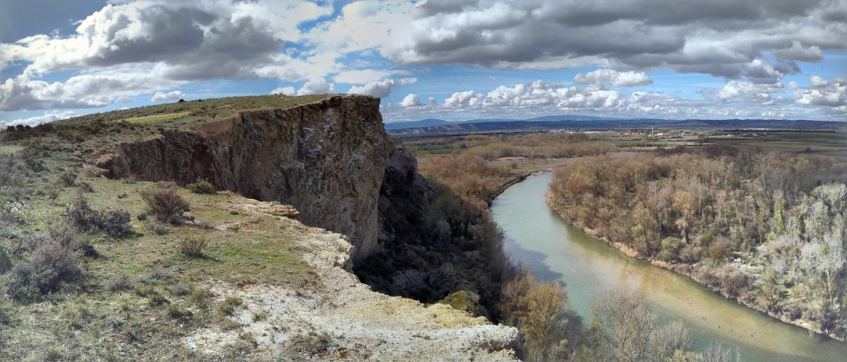 Aragoi ibaiaren gaineko malkarrak