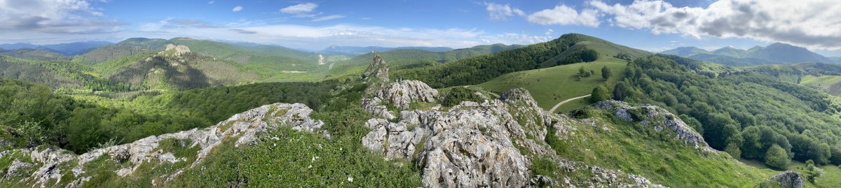 Tontorra. Eskuman, Txurruko Punta eta Ezkerrean, Gazteluberri