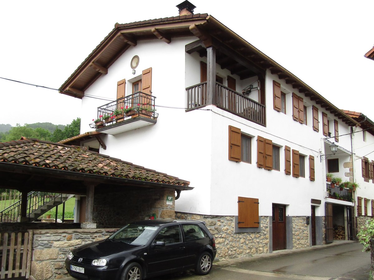 Tolaiea etxea, Artze-Donamaria