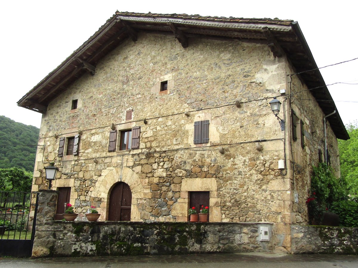 Xuainea etxea, Artze-Donamaria