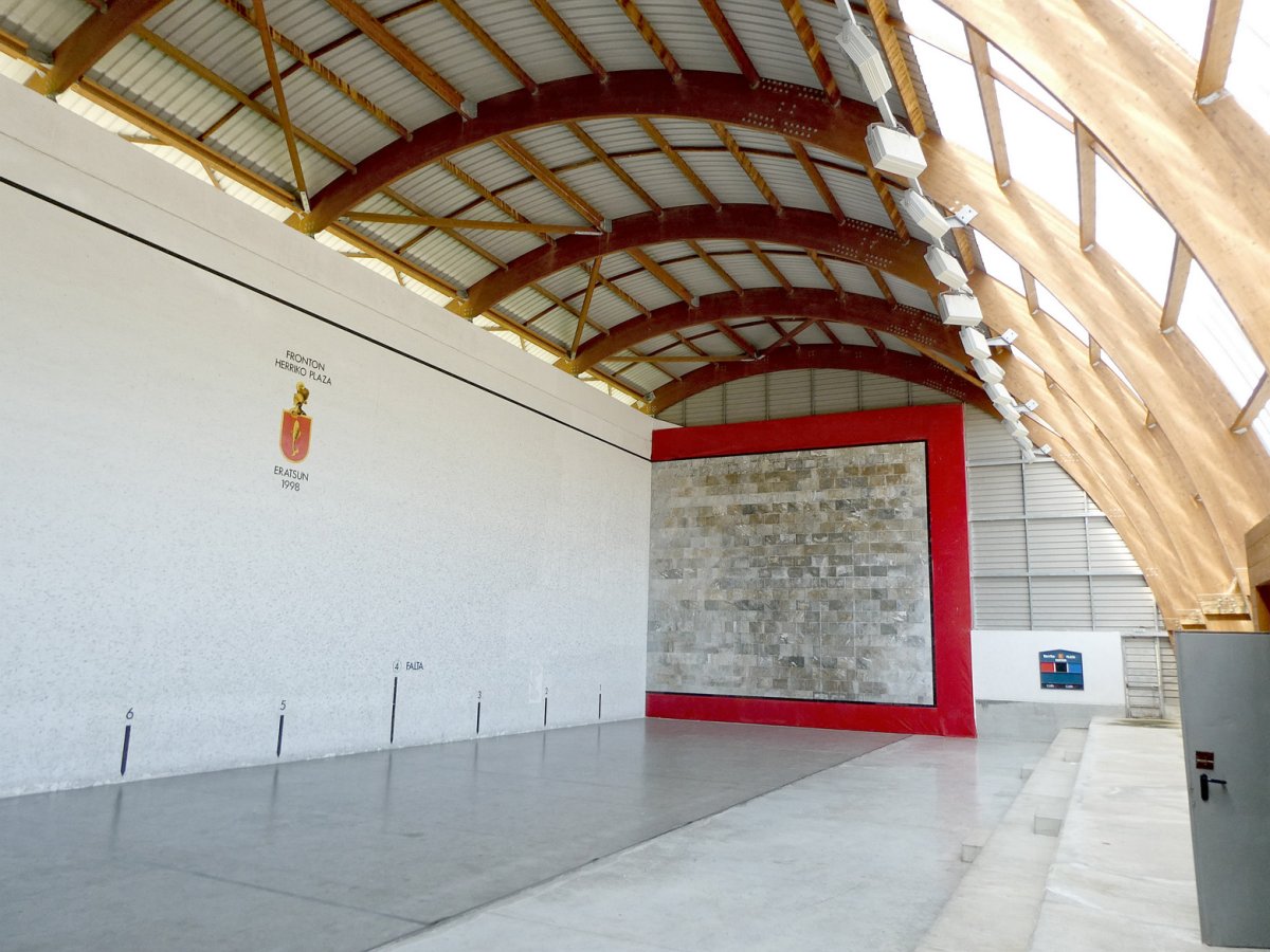 Herriko Plaza pilotalekua, Eratsun