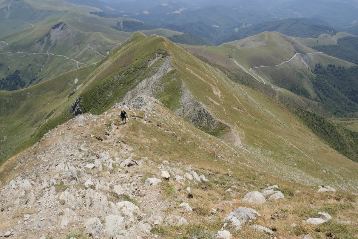 Orhi tontorretik HEko bizkarrean behera abiatzen
