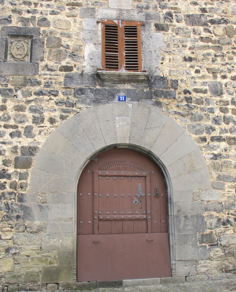 Maisterra etxea, Garde