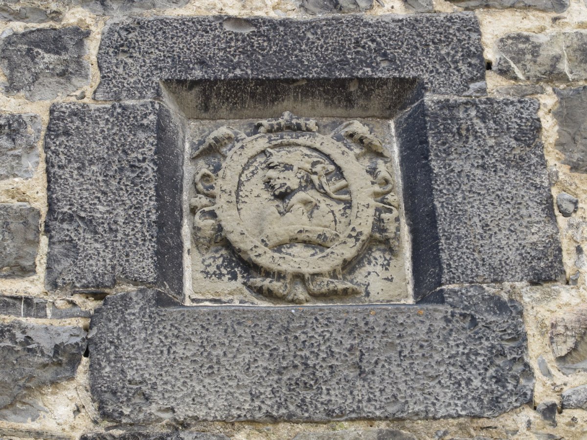 Maisterra etxeko armarria, Garde