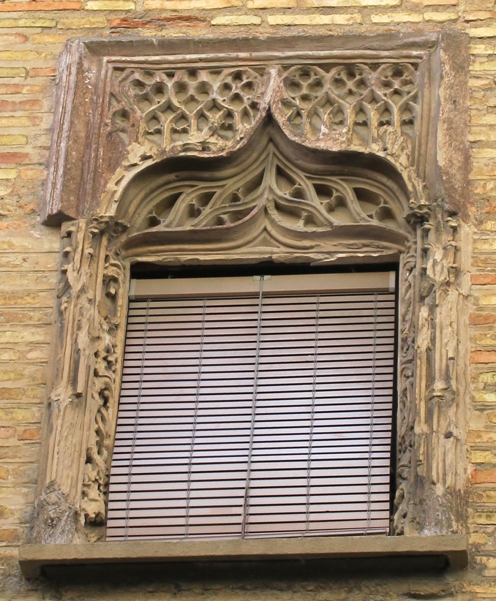 Granada de Ega jauregiko leihoa, Zangoza