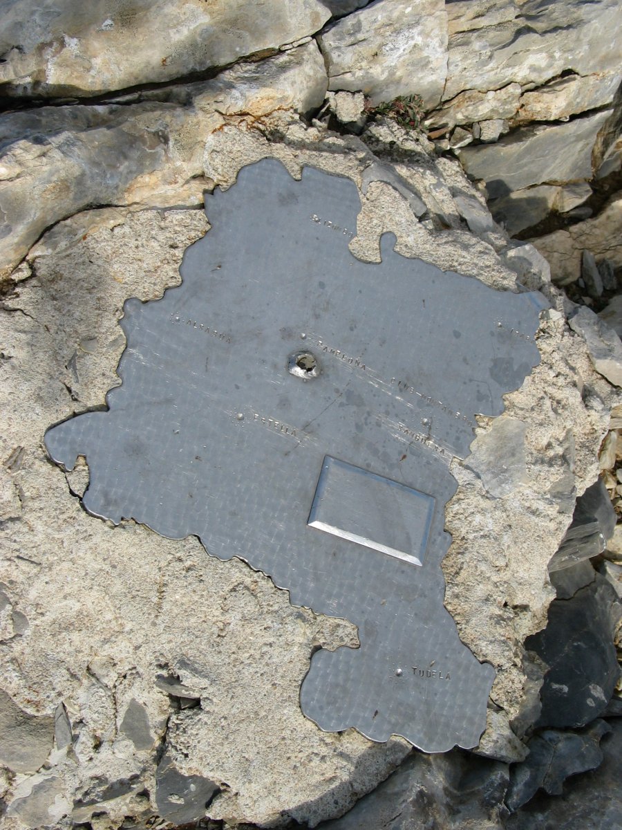 Txartelontzi zaharraren oina