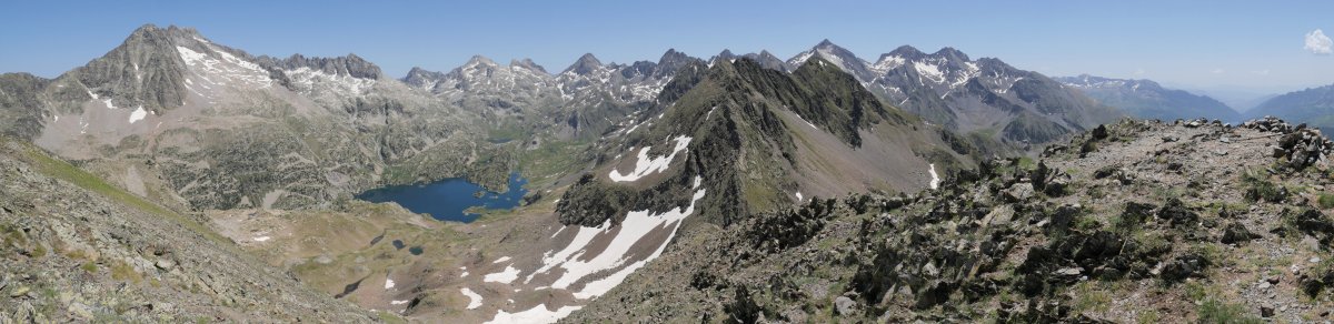 Respomuso aldeko bailara eta Musales tontorra