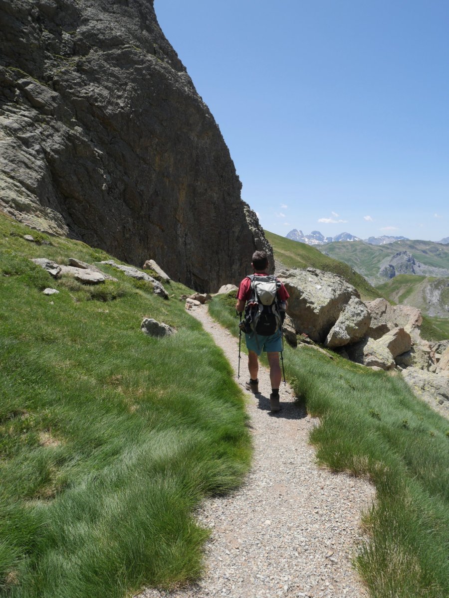 Peyreget lepotik behera jaisten, harritzan sartu aurretik
