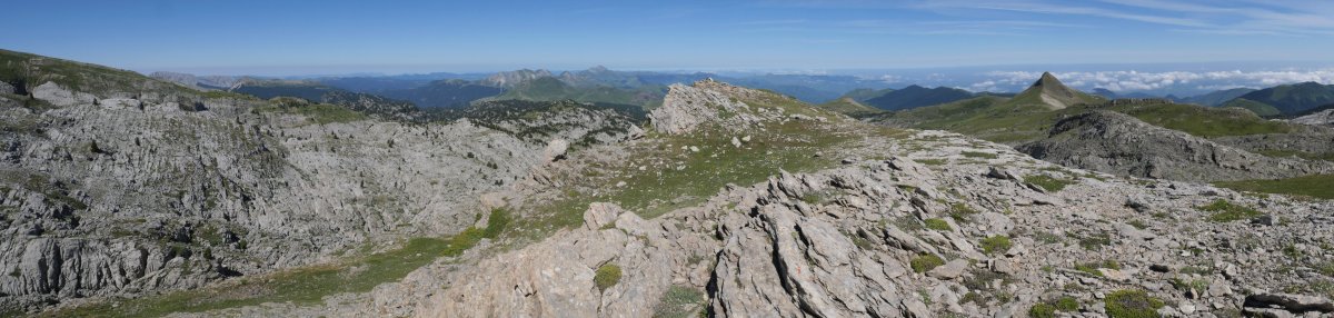 Latras tontorraren (erdi aldean) bista panoramikoa