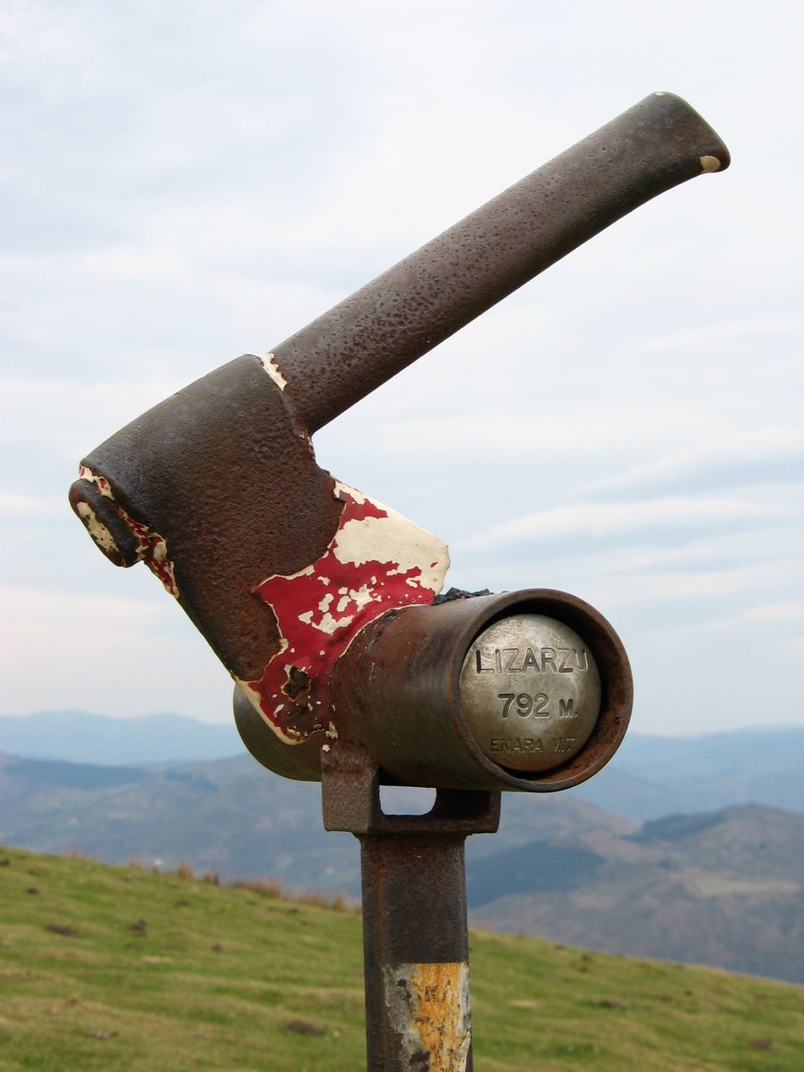 Antsestegiko txartelontzia (bai, Lizarzu jartzen duen arren)