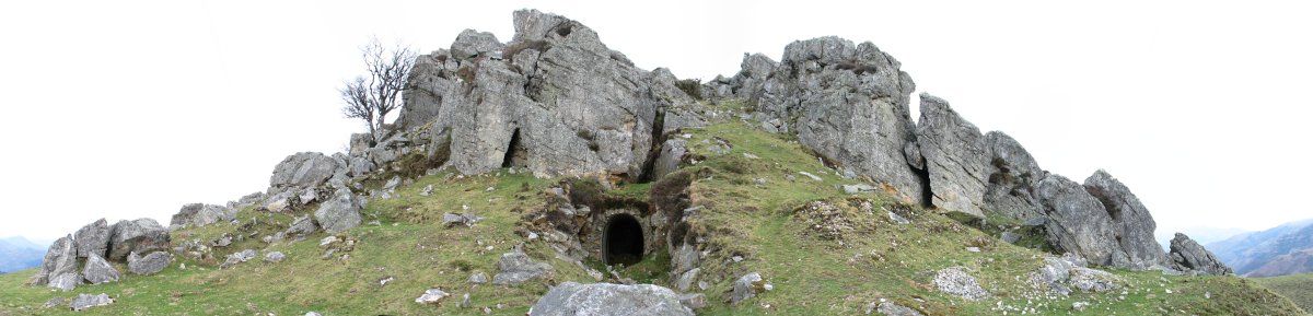 Zulatutako tontorrak dira inguruko gehienak, gerrarako prestatzeko