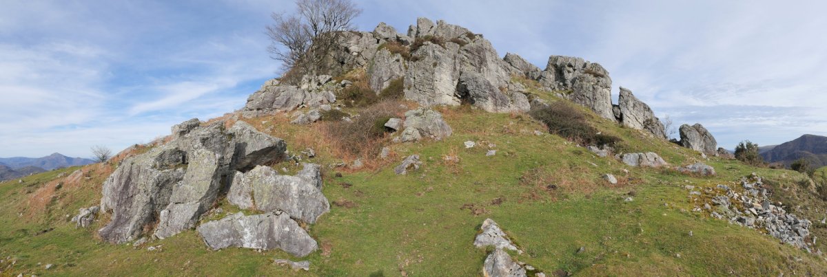 Antsestegiko Harria hegoaldetik ikusita