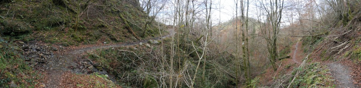 Otsondotik behera, Santio bidearen arrastoan