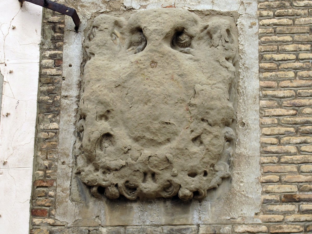 Larga kaleko 12 zenbakiko armarria, Cintruenigo