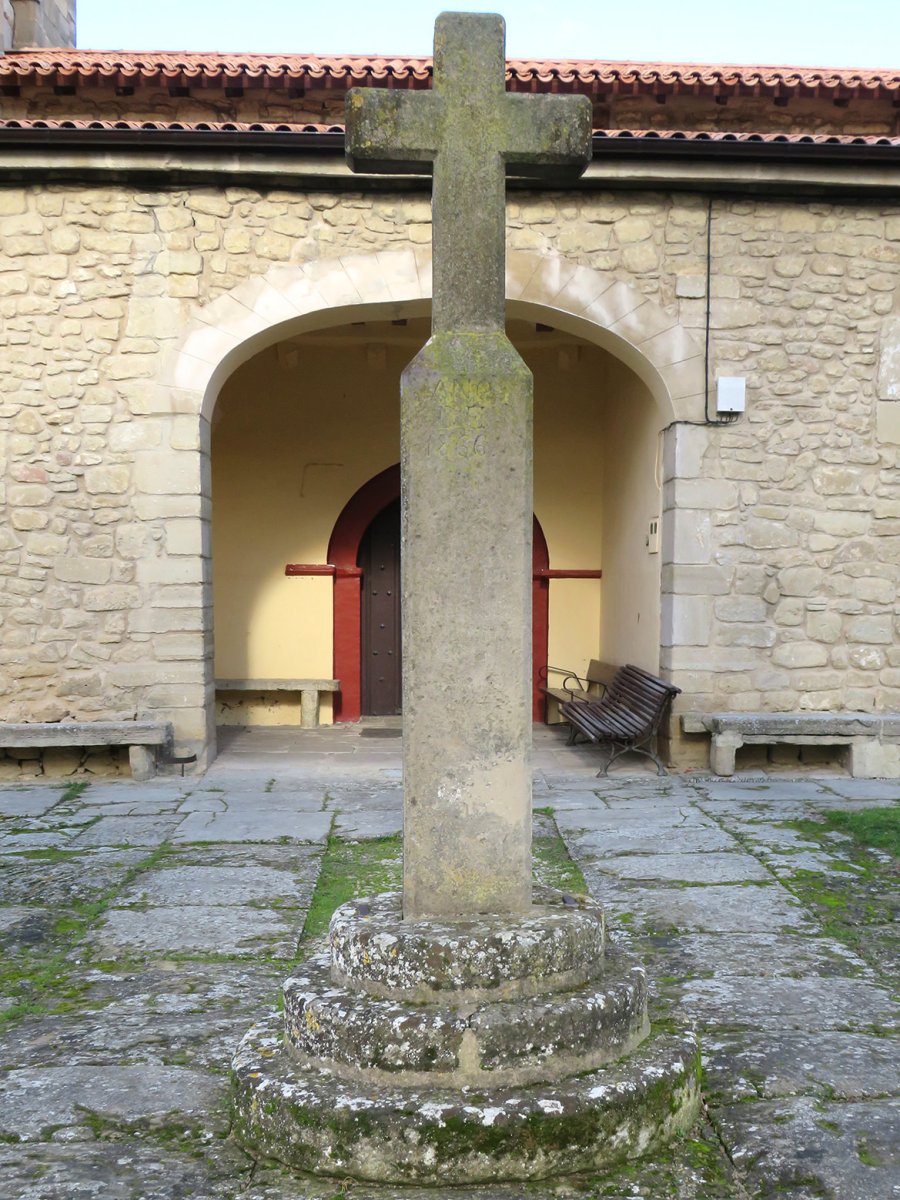 Gurutzea eliz atarian, Komunioi-Lantaron