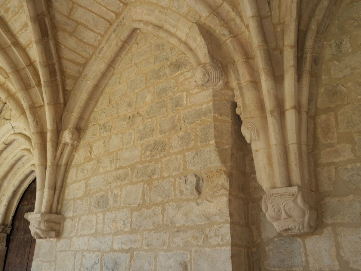 San Vicente eliza, Larunbe