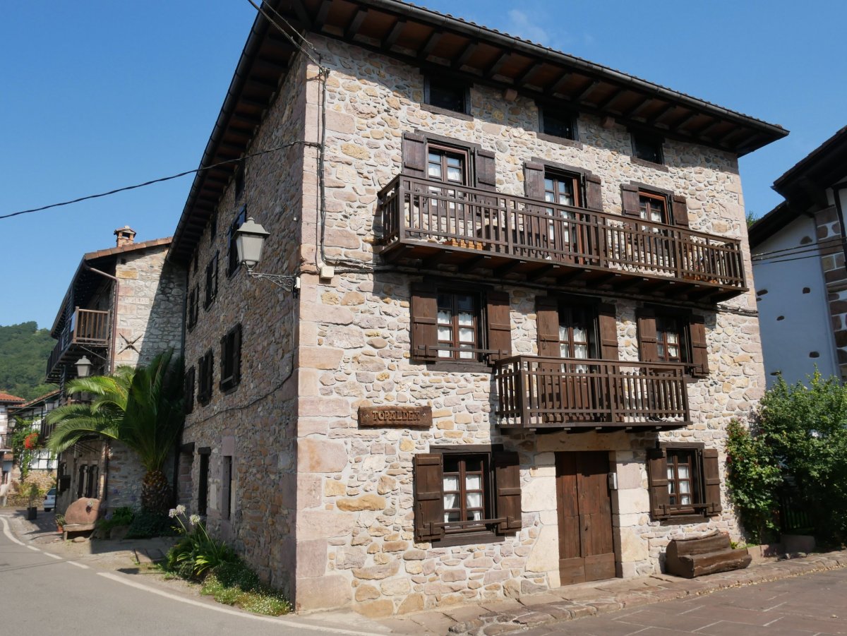 Topaldea etxea, Etxalar