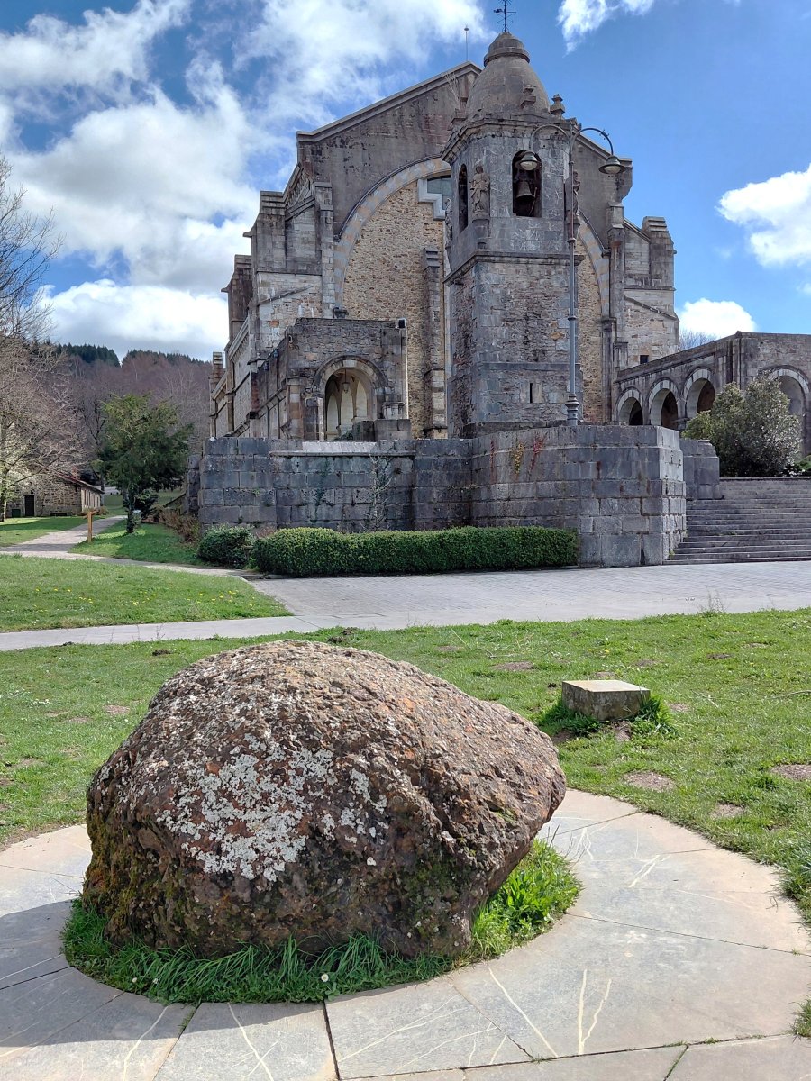Urkiolako Santutegia. Abadiño (Urkiola)