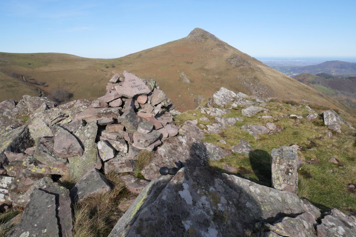 Betarteko Harria, tontorra