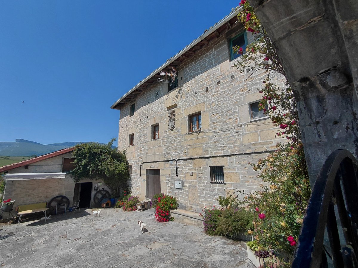 Santa Casilda Etxea. Aiara (Menoio)