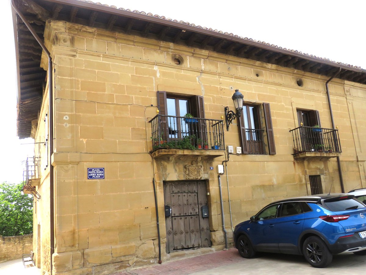 Etxea (Andra Maria 18), Bilar